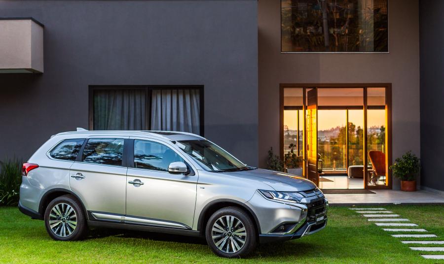  Mitsubishi Outlander HPE-S 2018 года  (LA) (фото 7 из 40)